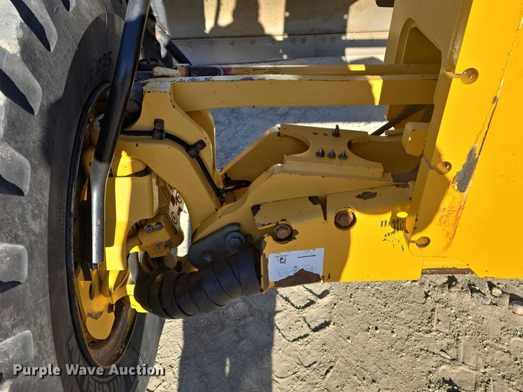 image for item OH9781 2013 John Deere 772GP motor grader