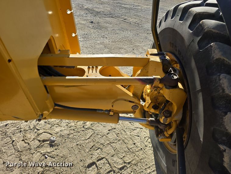 image for item OH9781 2013 John Deere 772GP motor grader