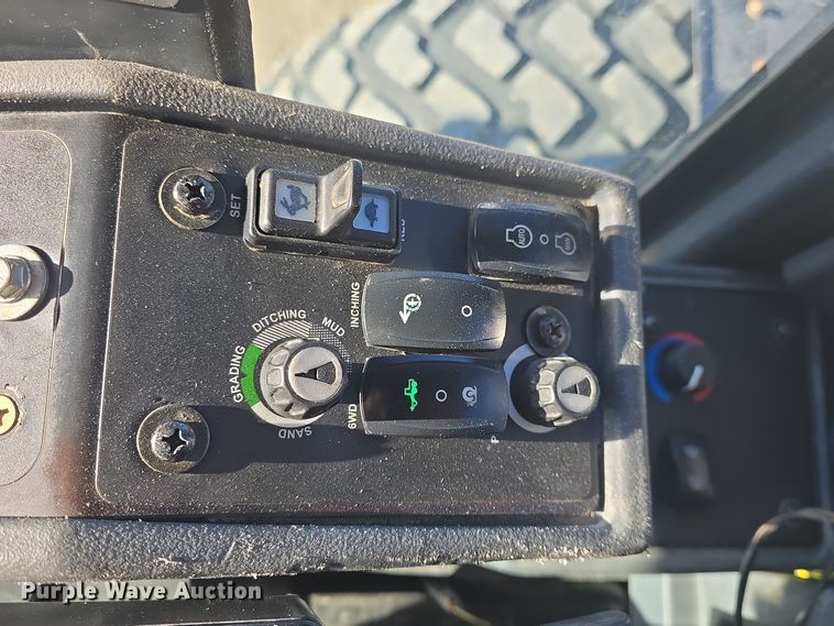 image for item OH9781 2013 John Deere 772GP motor grader