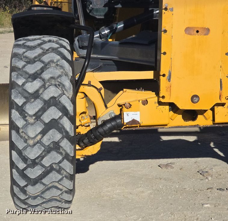 image for item OH9781 2013 John Deere 772GP motor grader