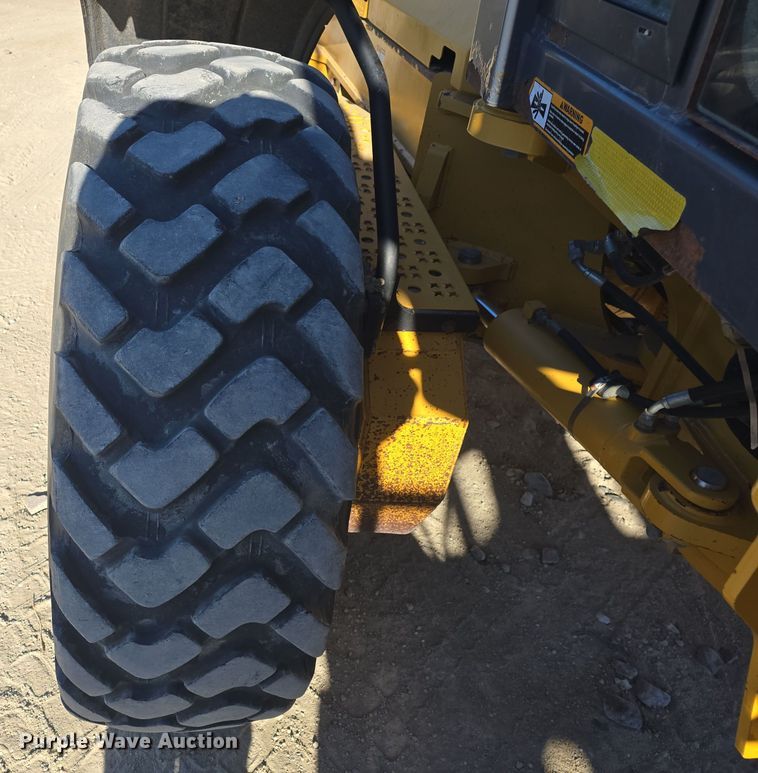 image for item OH9781 2013 John Deere 772GP motor grader