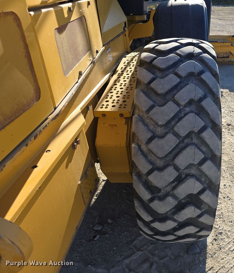 image for item OH9781 2013 John Deere 772GP motor grader