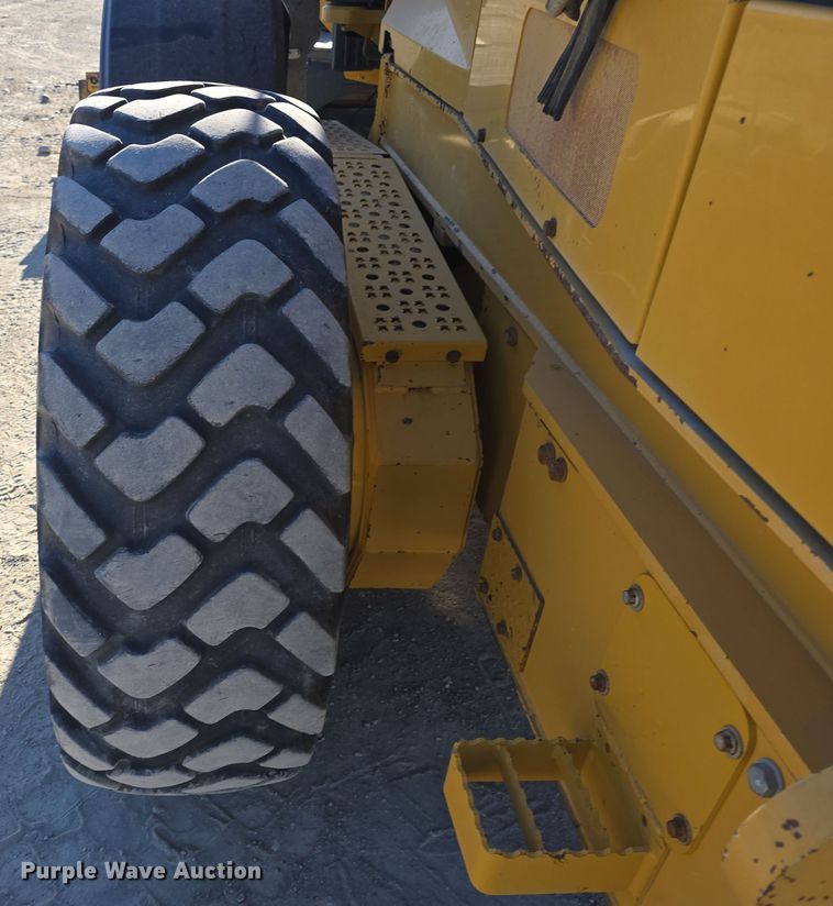 image for item OH9781 2013 John Deere 772GP motor grader