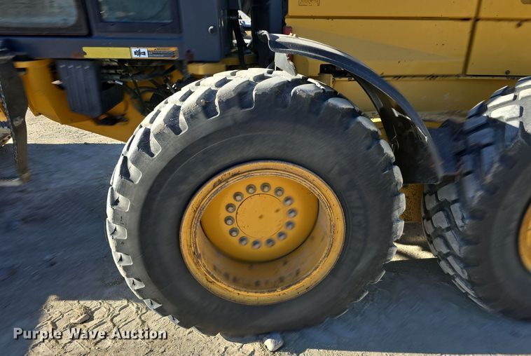 image for item OH9781 2013 John Deere 772GP motor grader