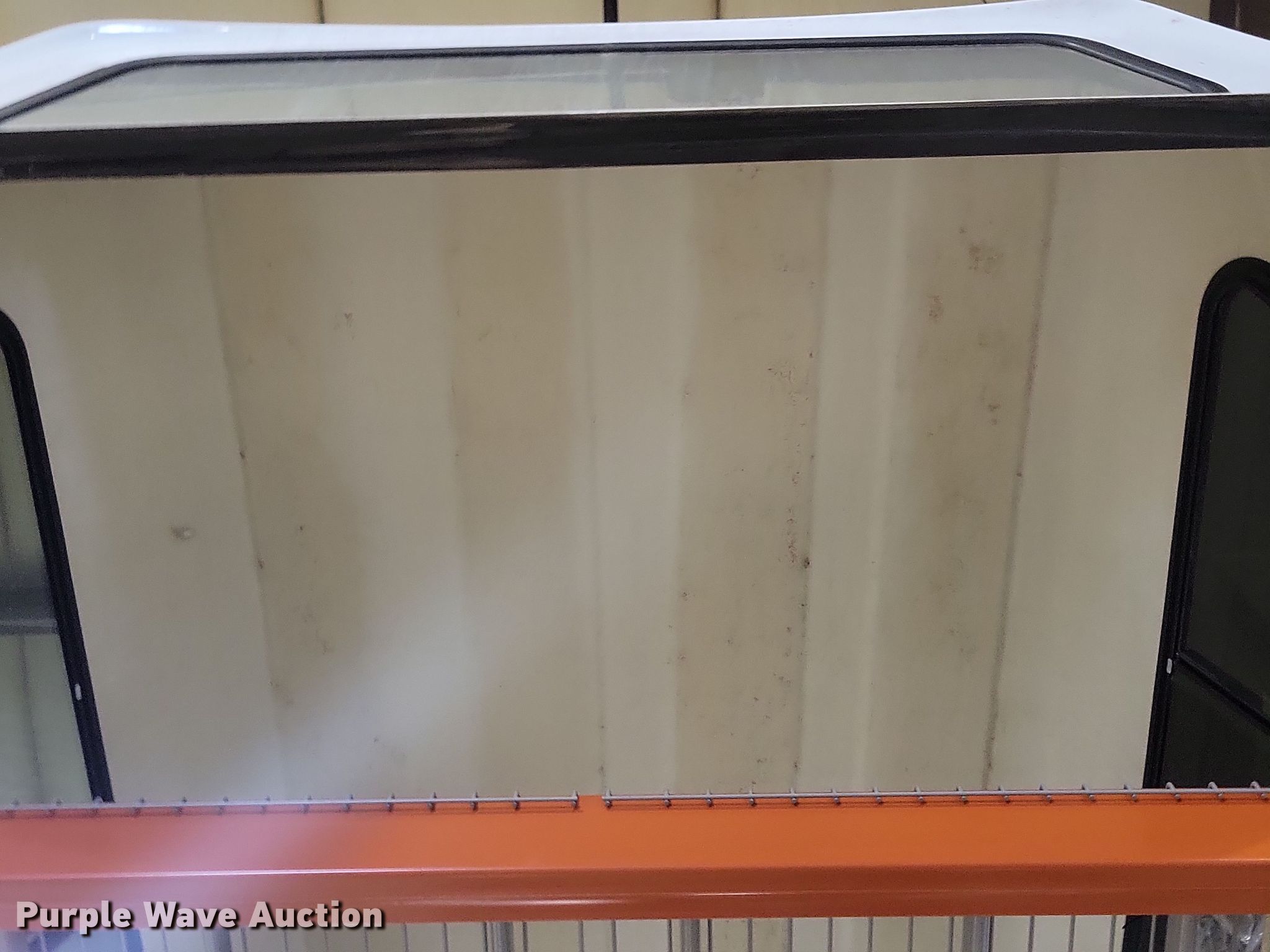 Pickup Topper in Des Moines, IA Item JO9414 for sale Purple Wave