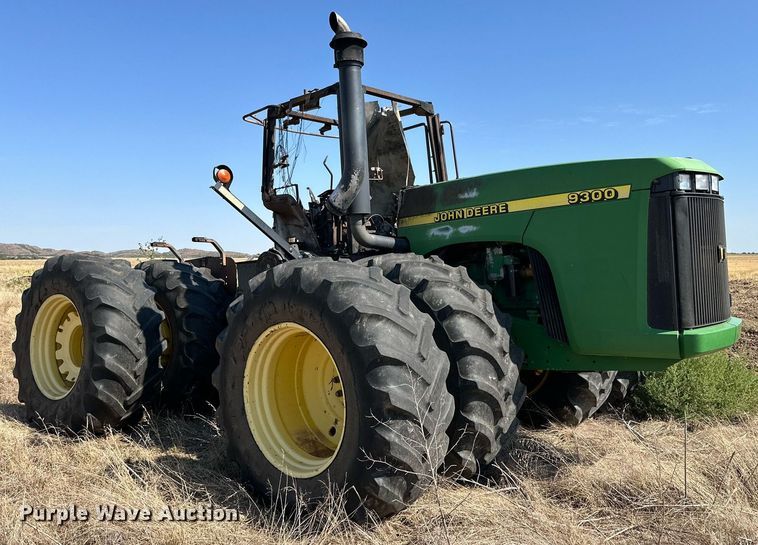 image for item DD3217 1999 John Deere 9300 4WD tractor
