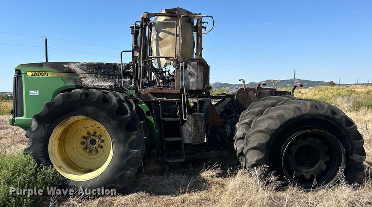 image for item DD3217 1999 John Deere 9300 4WD tractor
