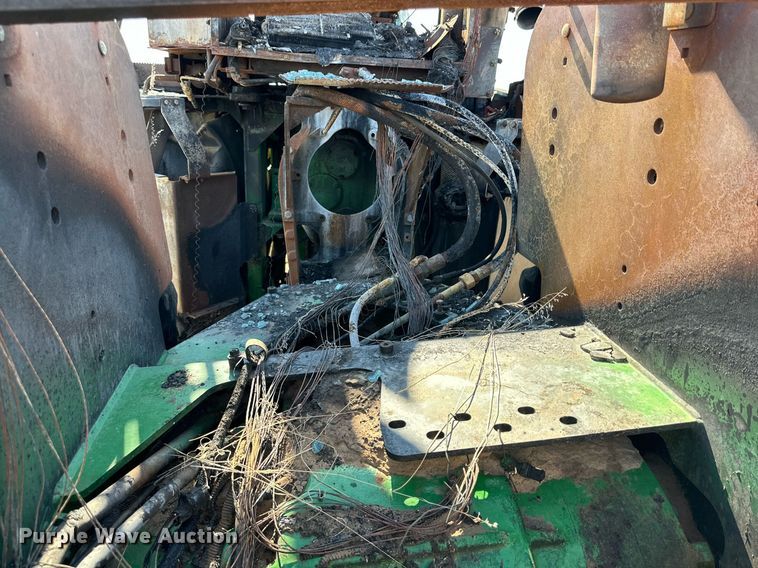 image for item DD3217 1999 John Deere 9300 4WD tractor