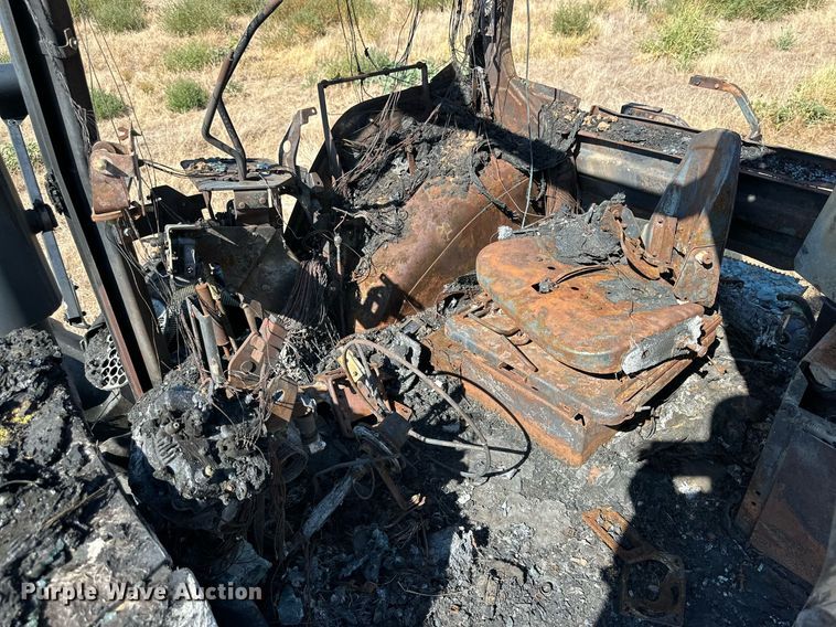 image for item DD3217 1999 John Deere 9300 4WD tractor