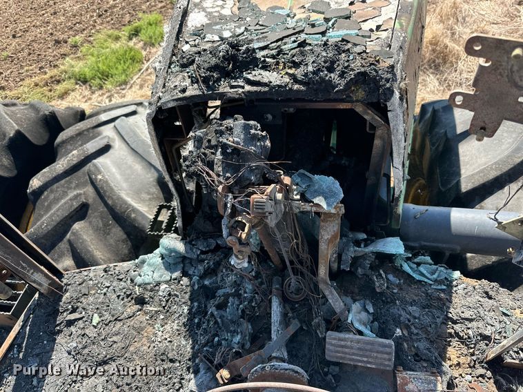 image for item DD3217 1999 John Deere 9300 4WD tractor