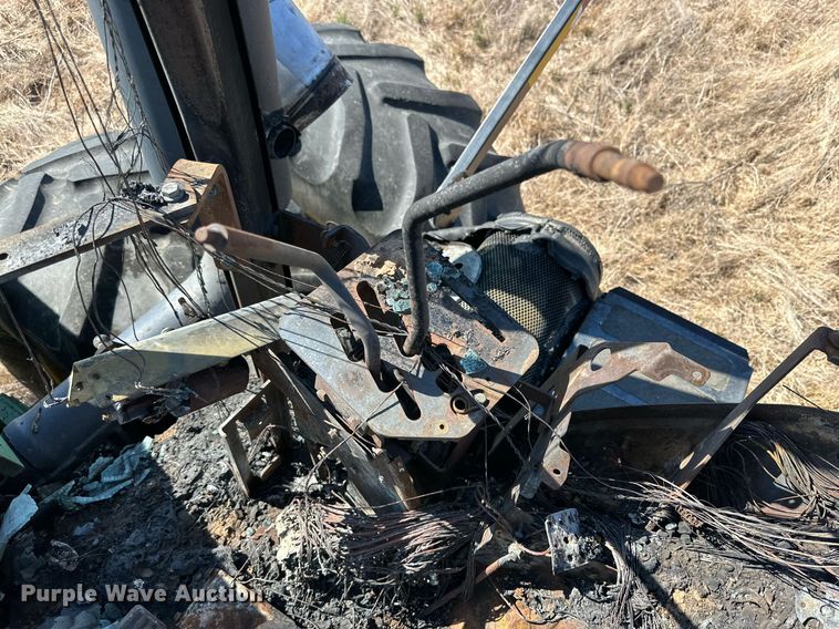 image for item DD3217 1999 John Deere 9300 4WD tractor