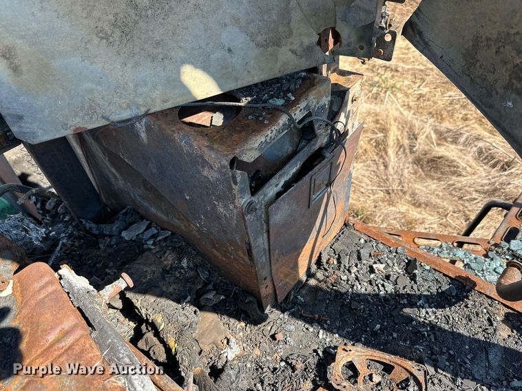 image for item DD3217 1999 John Deere 9300 4WD tractor