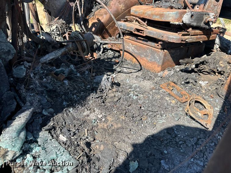 image for item DD3217 1999 John Deere 9300 4WD tractor