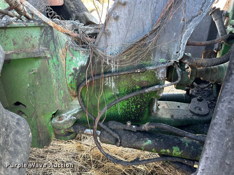 image for item DD3217 1999 John Deere 9300 4WD tractor