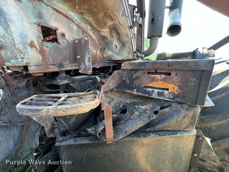 image for item DD3217 1999 John Deere 9300 4WD tractor