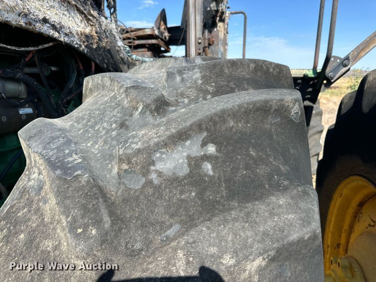 image for item DD3217 1999 John Deere 9300 4WD tractor