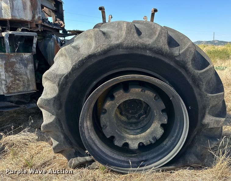 image for item DD3217 1999 John Deere 9300 4WD tractor