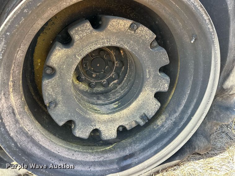 image for item DD3217 1999 John Deere 9300 4WD tractor