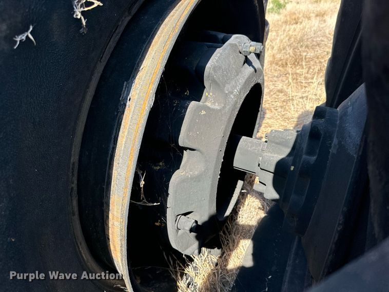 image for item DD3217 1999 John Deere 9300 4WD tractor