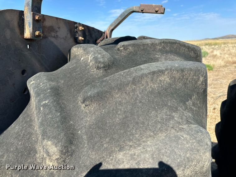 image for item DD3217 1999 John Deere 9300 4WD tractor