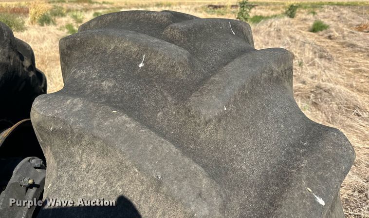 image for item DD3217 1999 John Deere 9300 4WD tractor