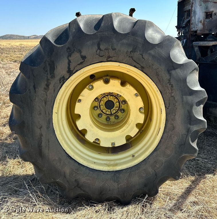 image for item DD3217 1999 John Deere 9300 4WD tractor