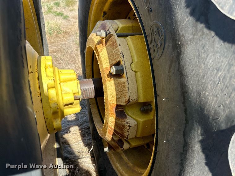 image for item DD3217 1999 John Deere 9300 4WD tractor