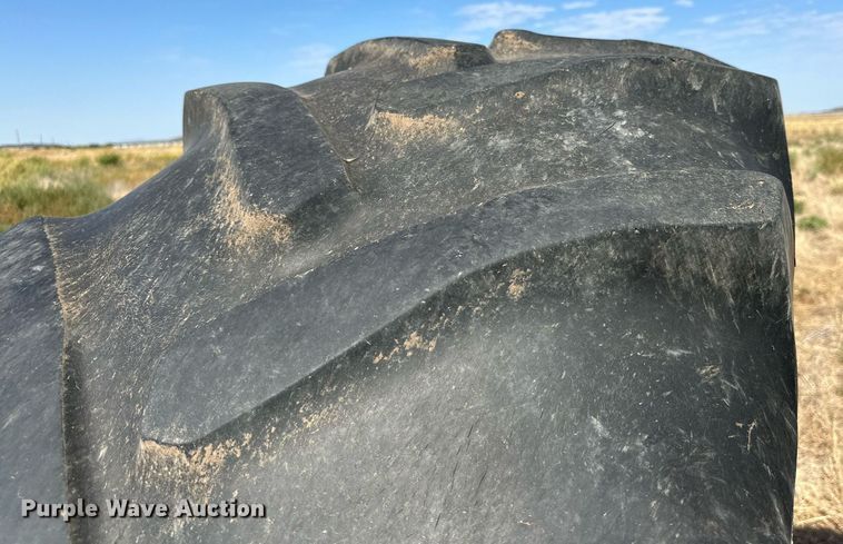 image for item DD3217 1999 John Deere 9300 4WD tractor