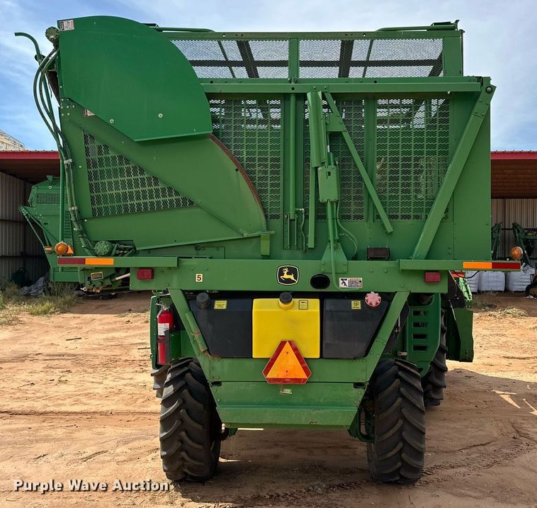 image for item DD3235 2006 John Deere 9996 cotton picker