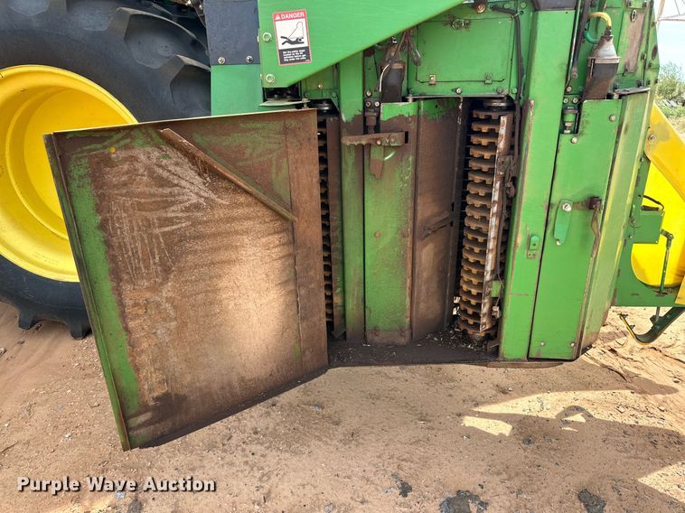 image for item DD3235 2006 John Deere 9996 cotton picker