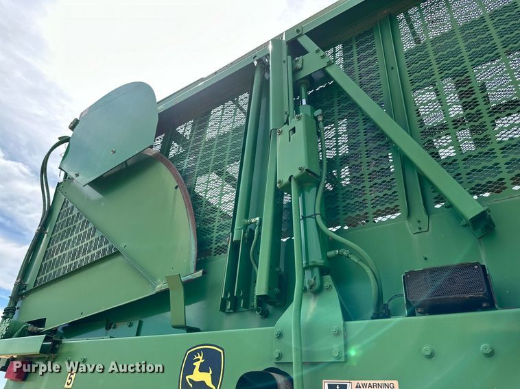 image for item DD3235 2006 John Deere 9996 cotton picker