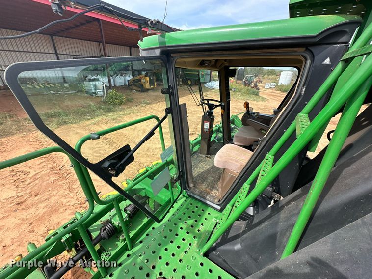 image for item DD3235 2006 John Deere 9996 cotton picker