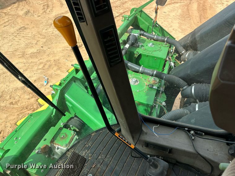 image for item DD3235 2006 John Deere 9996 cotton picker