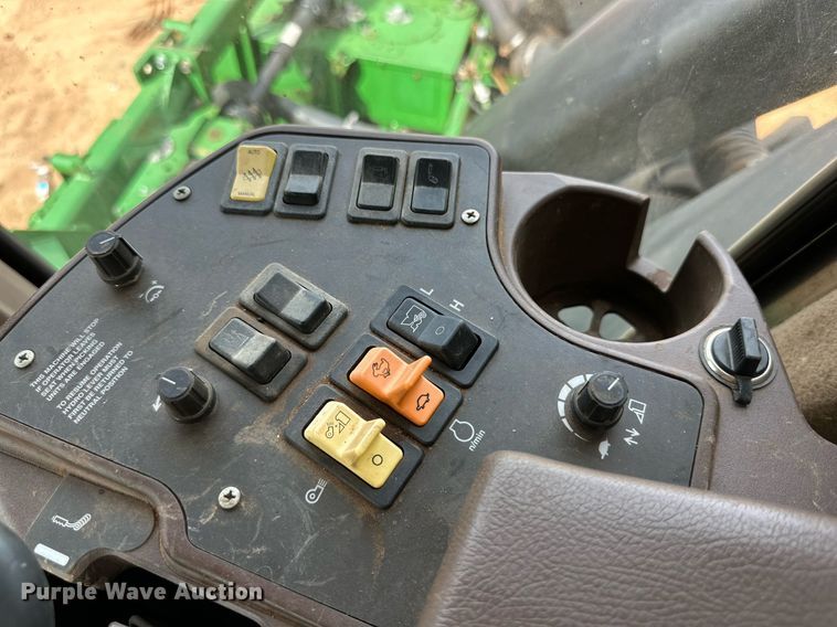 image for item DD3235 2006 John Deere 9996 cotton picker