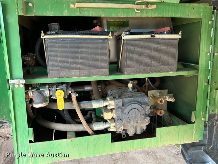 image for item DD3235 2006 John Deere 9996 cotton picker