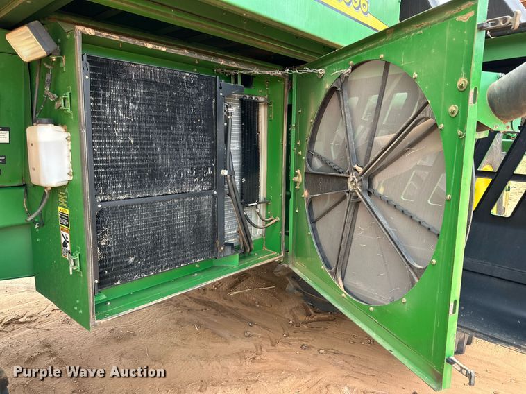 image for item DD3235 2006 John Deere 9996 cotton picker