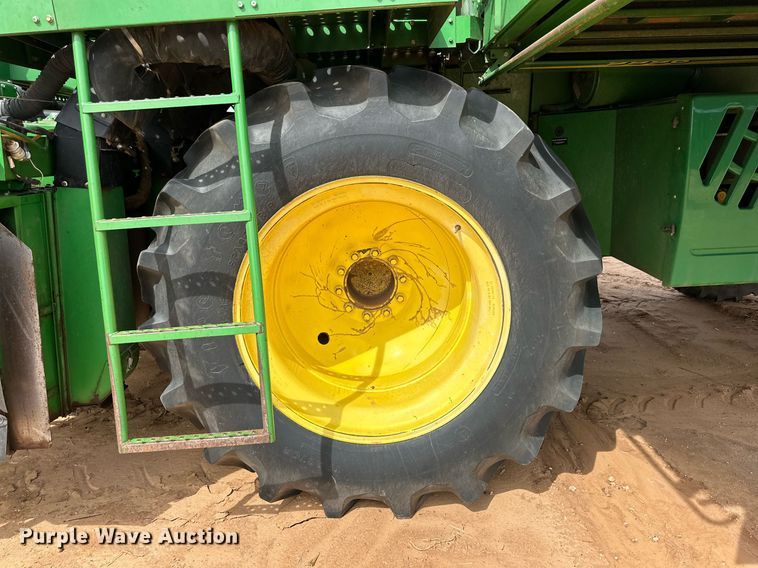 image for item DD3235 2006 John Deere 9996 cotton picker