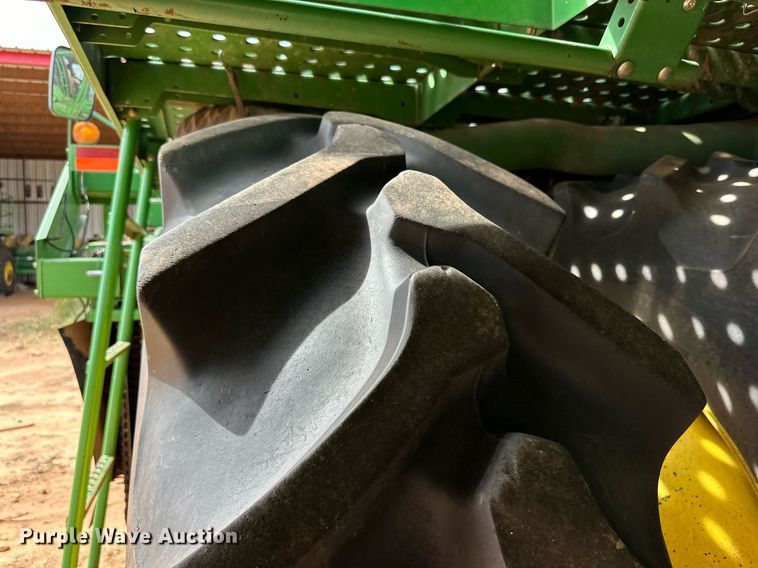 image for item DD3235 2006 John Deere 9996 cotton picker