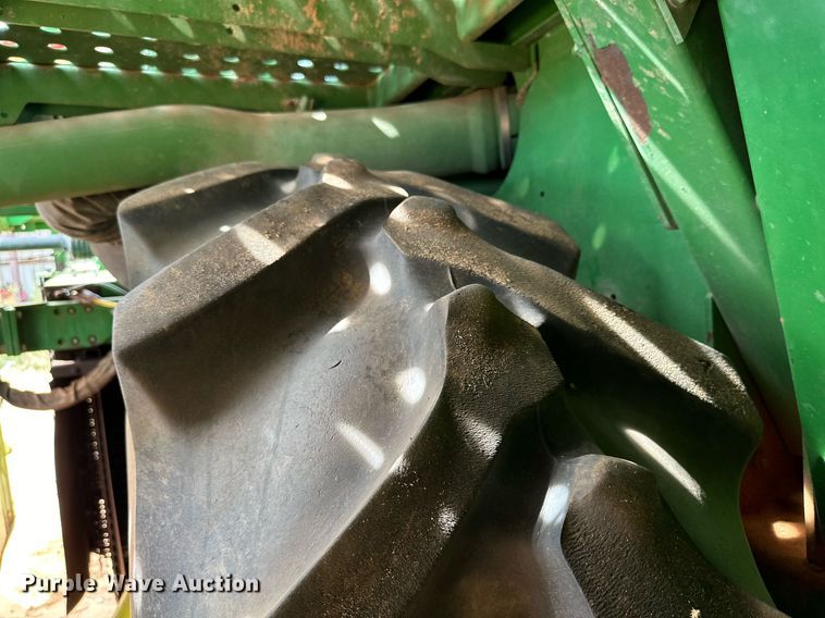 image for item DD3235 2006 John Deere 9996 cotton picker