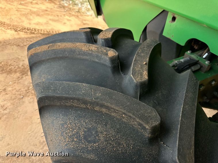 image for item DD3235 2006 John Deere 9996 cotton picker