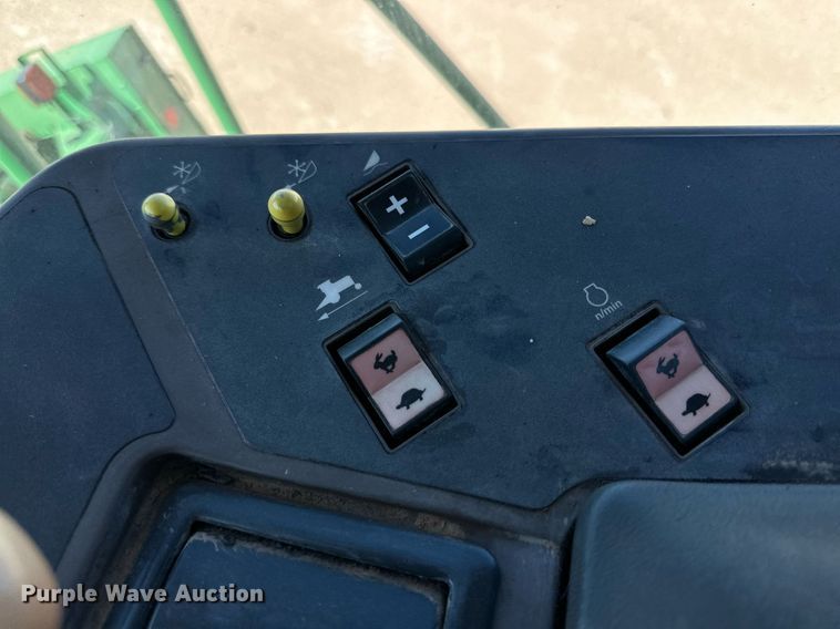 image for item DD3269 1997 John Deere 4890 swather / windrower