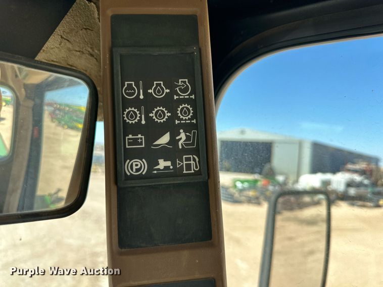 image for item DD3269 1997 John Deere 4890 swather / windrower