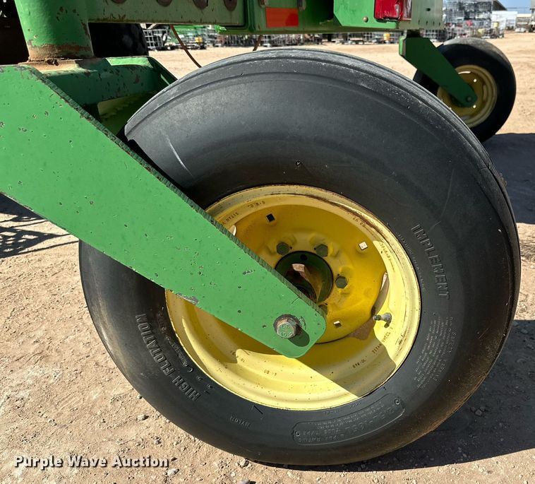 image for item DD3269 1997 John Deere 4890 swather / windrower
