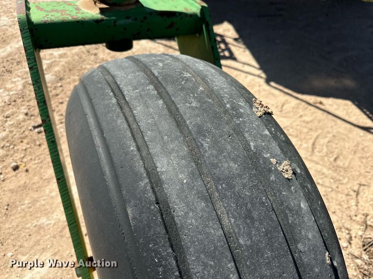 image for item DD3269 1997 John Deere 4890 swather / windrower