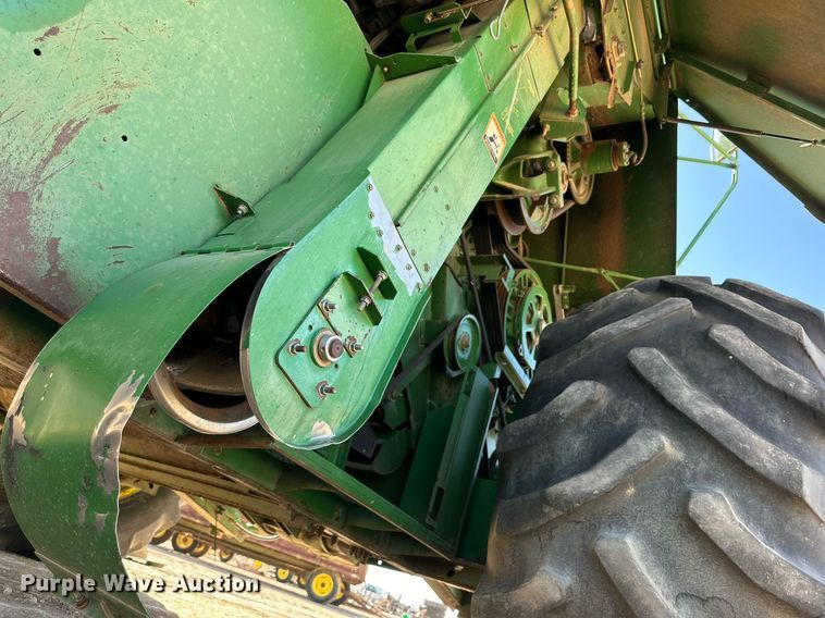 image for item DD3270 1998 John Deere 9610 combine
