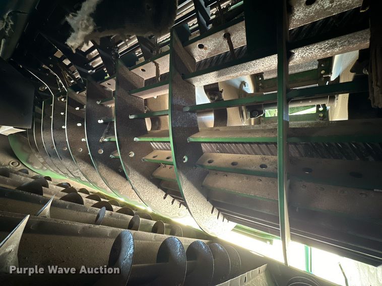 image for item DD3270 1998 John Deere 9610 combine