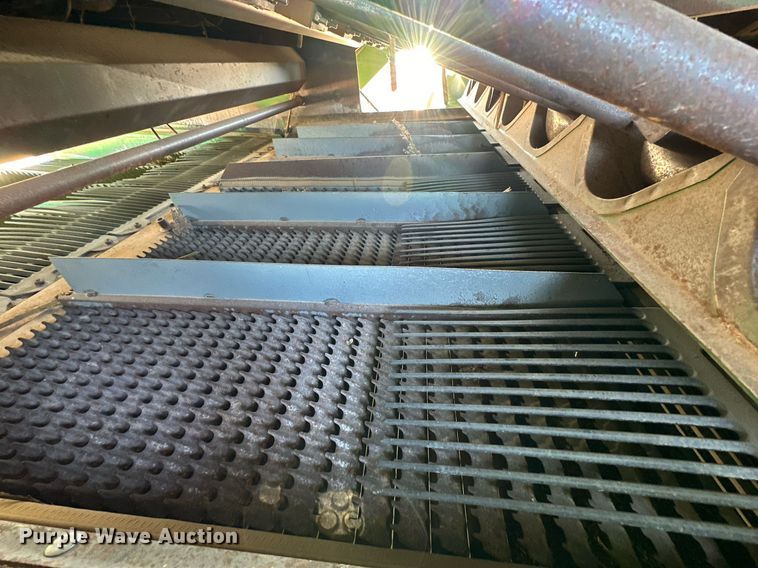 image for item DD3270 1998 John Deere 9610 combine