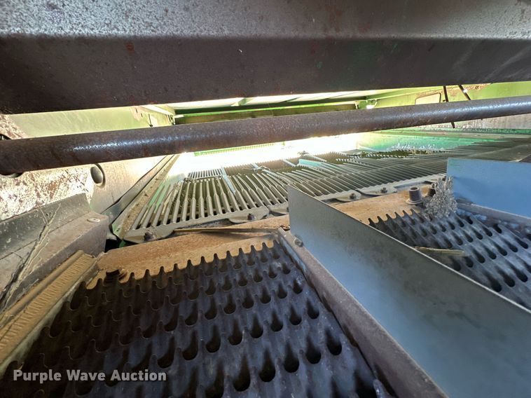 image for item DD3270 1998 John Deere 9610 combine