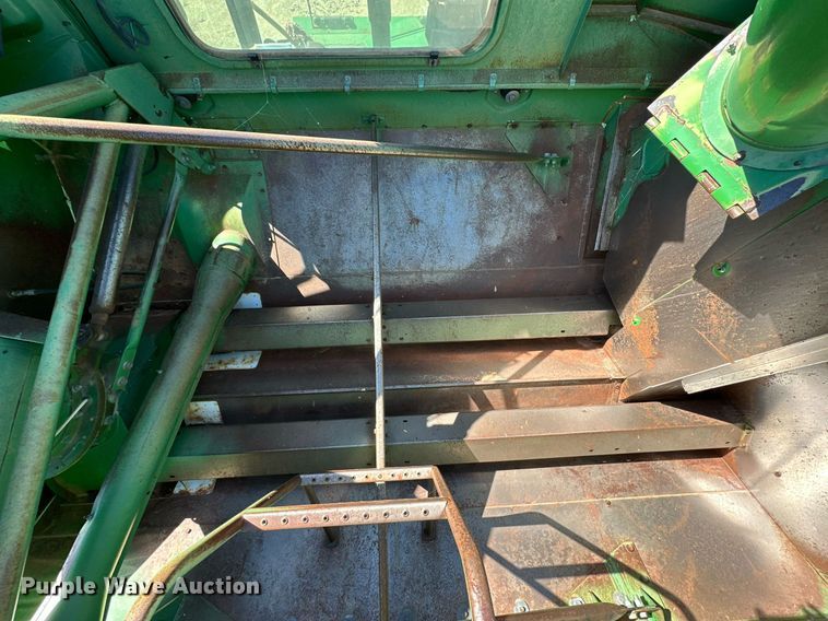 image for item DD3270 1998 John Deere 9610 combine