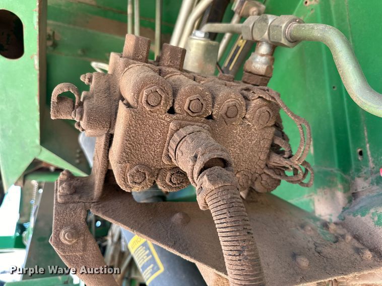 image for item DD3270 1998 John Deere 9610 combine